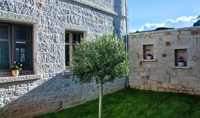 Haones Suites Ioannina Exterior foto